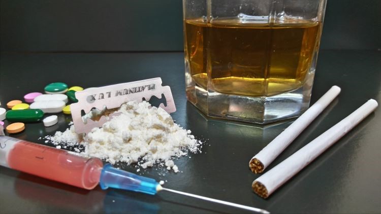 сигареты и наркотики